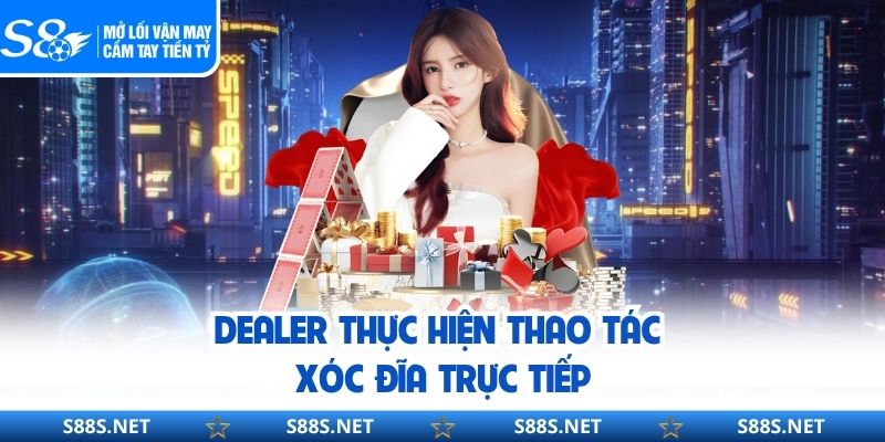 Dealer thực hiện thao tác Xóc Đĩa trực tiếp